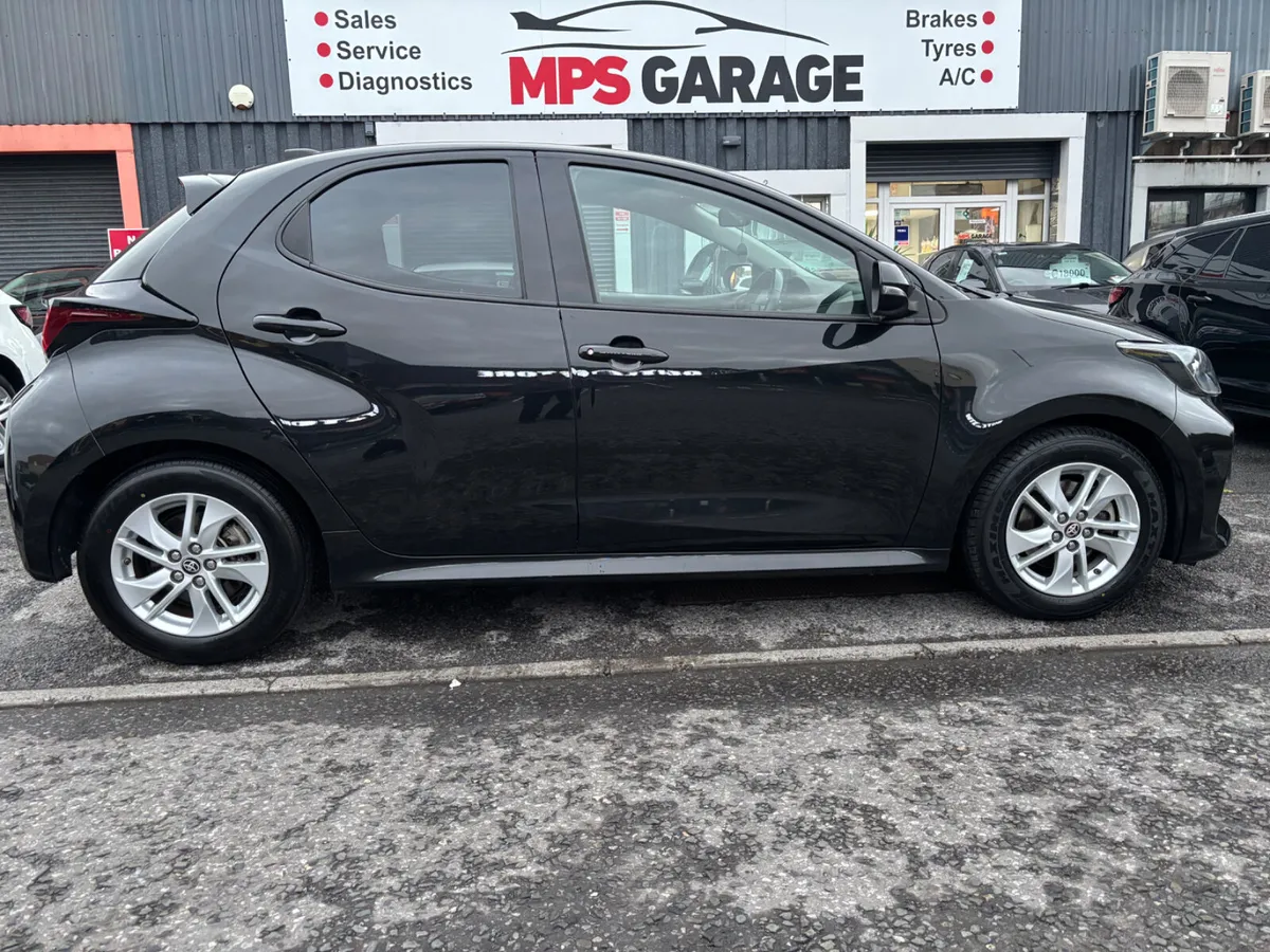 2022 Toyota Yaris 1.5 HYBRID 5Dr LUNA - Image 1