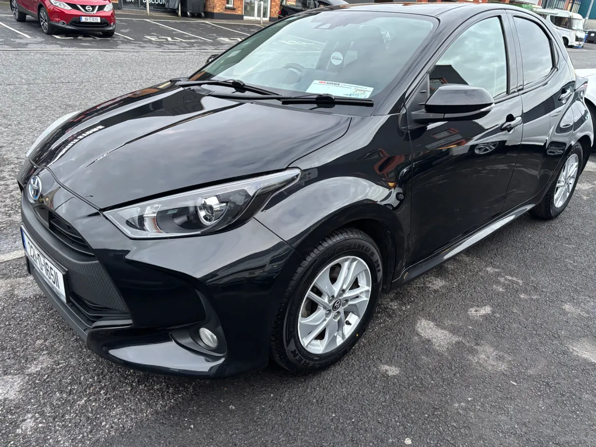 2022 Toyota Yaris 1.5 HYBRID 5Dr LUNA - Image 3