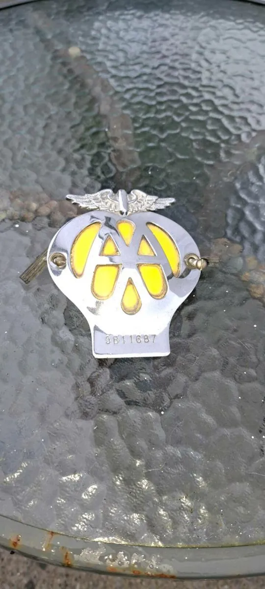 Old original  AA badge - Image 1