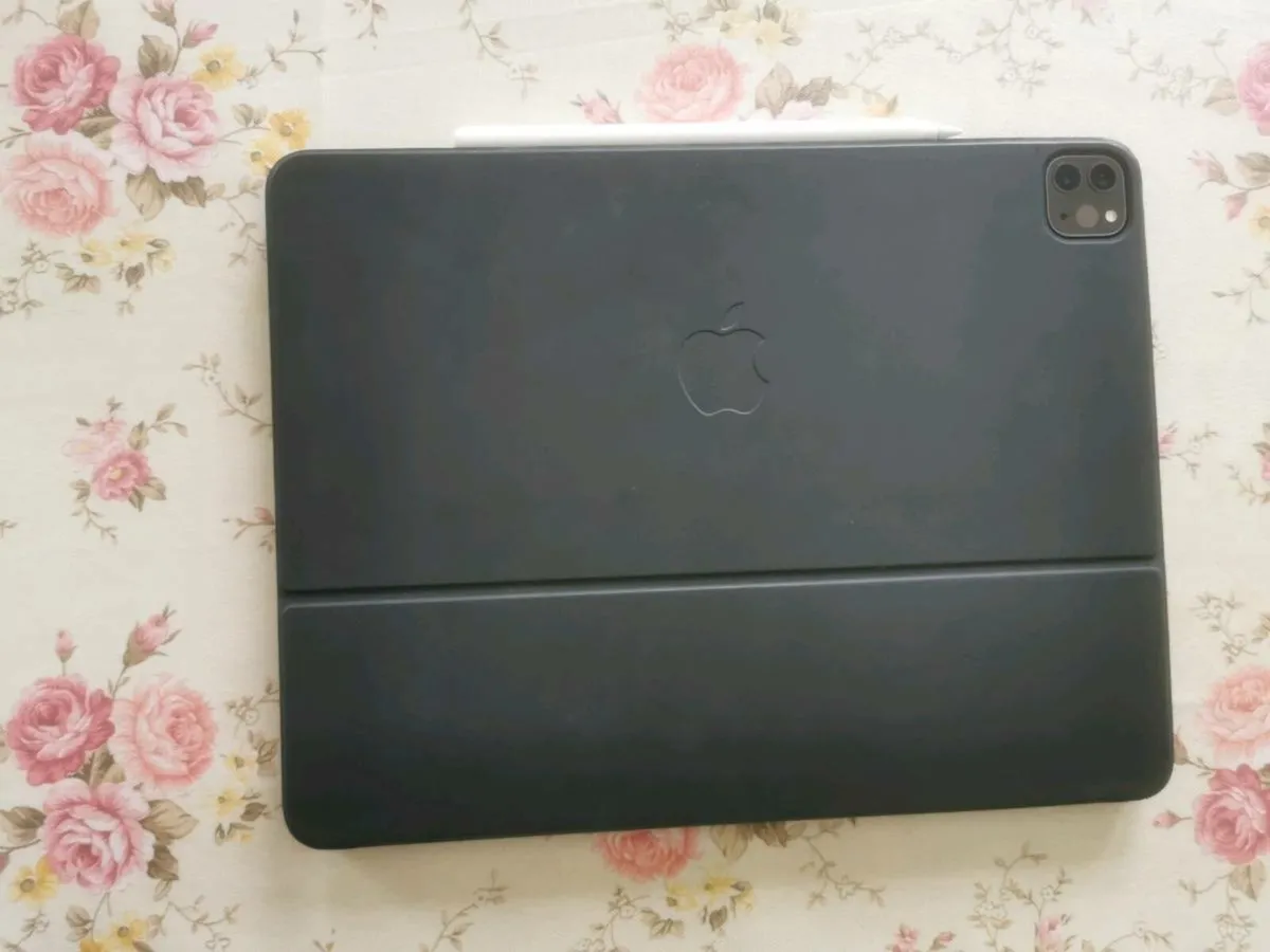 Ipad pro 12.9 5th generation - Image 1