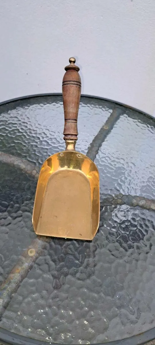 Old brass  bankers  coin shovel - Image 1