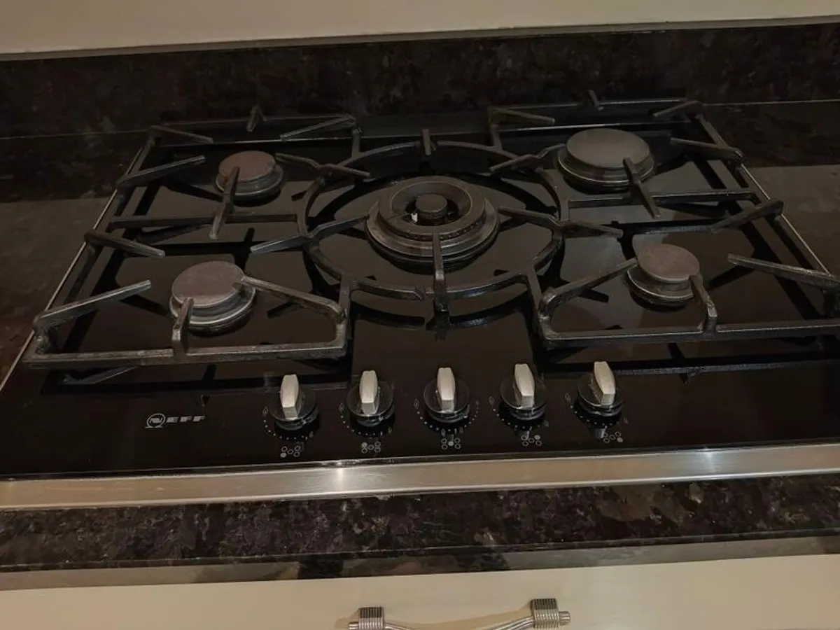 Neff Gas on Glass 5 burner Hob - Image 2