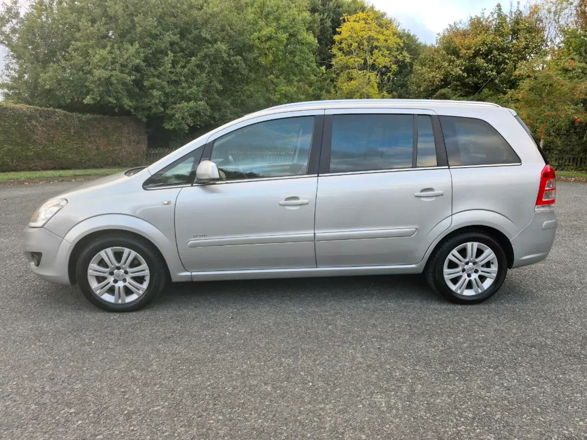 7 SEATER**ZAFIRA**DIESEL**LOW MILES**MINT** - Image 3