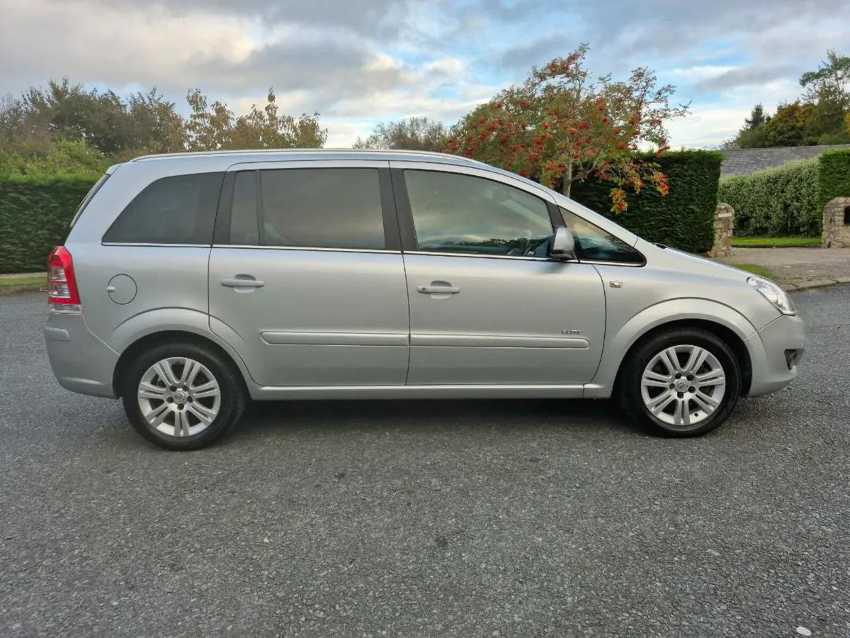 7 SEATER**ZAFIRA**DIESEL**LOW MILES**MINT** - Image 4