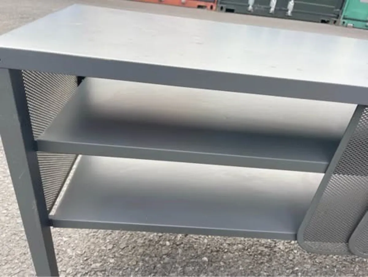 Metallic stand - Image 3