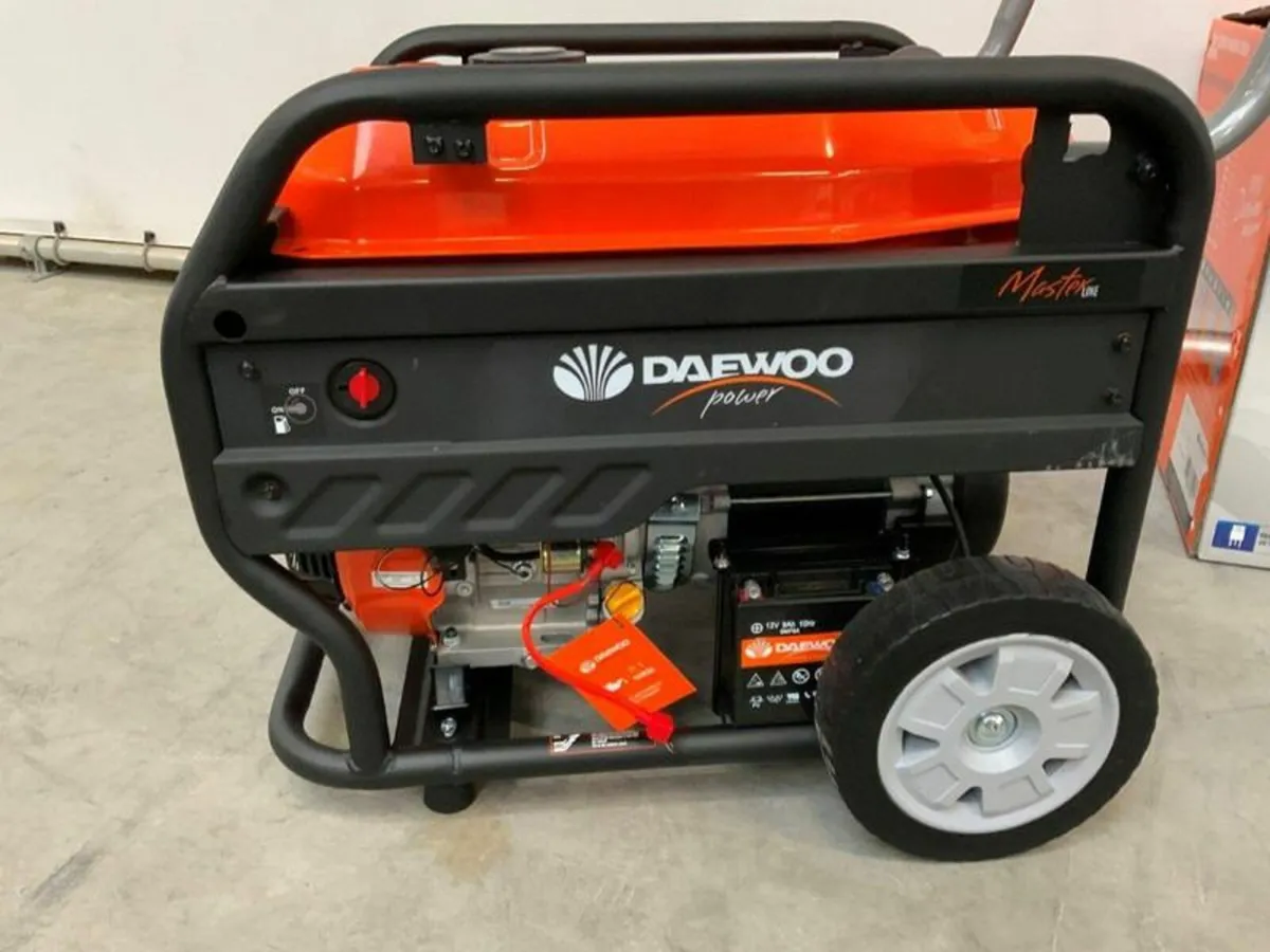 Daewoo GDA9250E petrol powered portable generator - Image 3