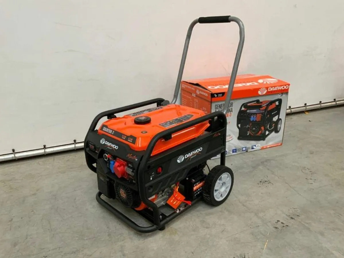 Daewoo GDA9250E petrol powered portable generator - Image 1