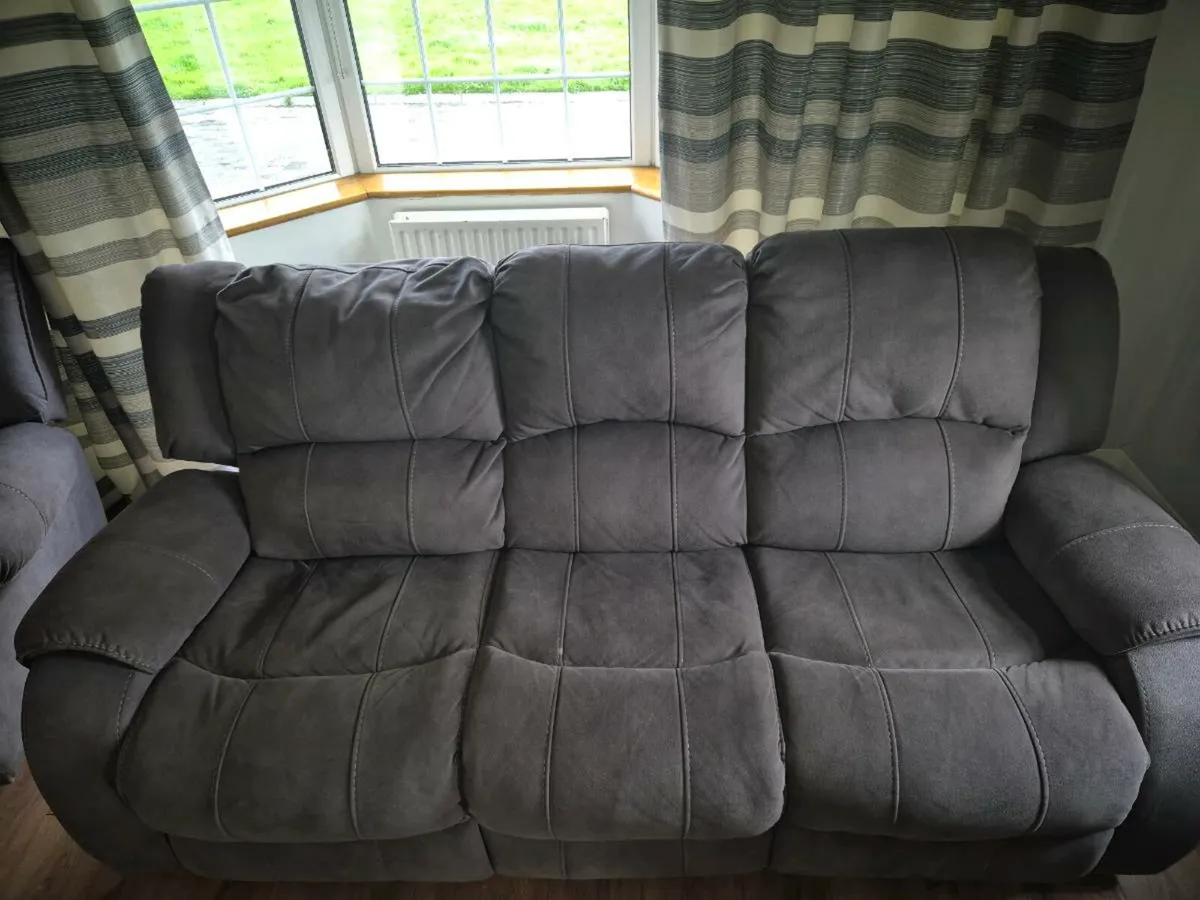 3 seater Couch, 2 arm chairs - Image 1