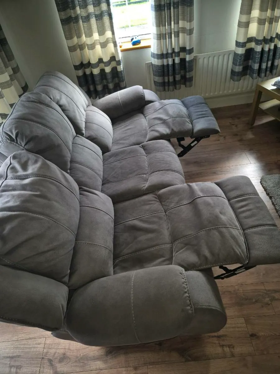 3 seater Couch, 2 arm chairs - Image 2