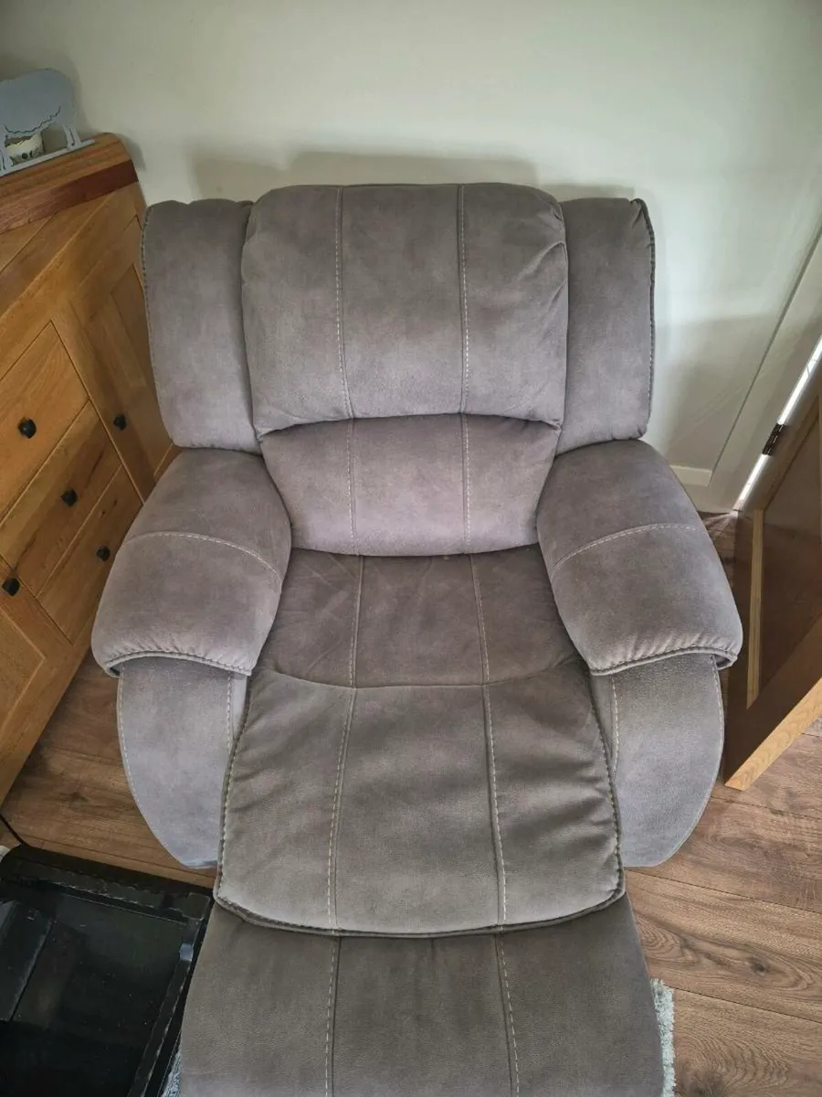 3 seater Couch, 2 arm chairs - Image 4
