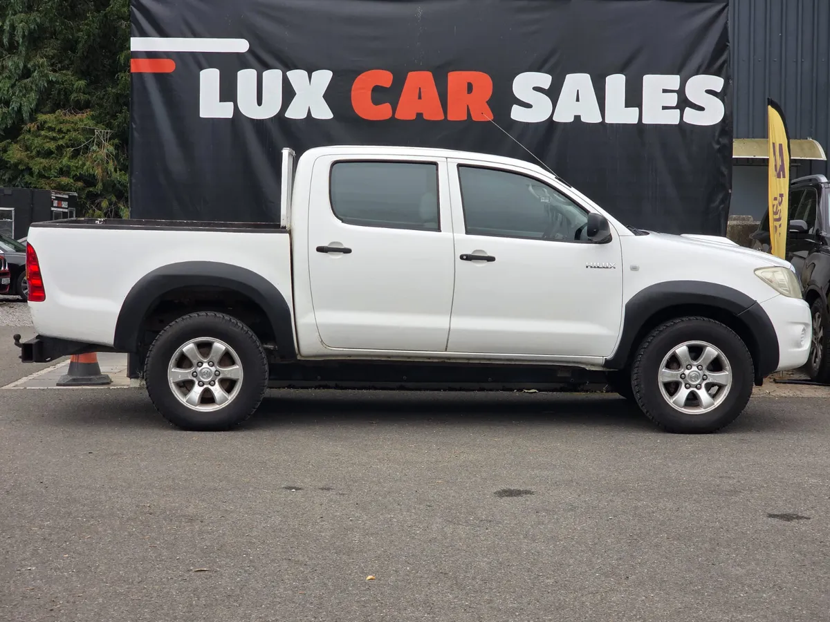 2011 Toyota Hilux 2.5 D-4D // NEW D.O.E - Image 2