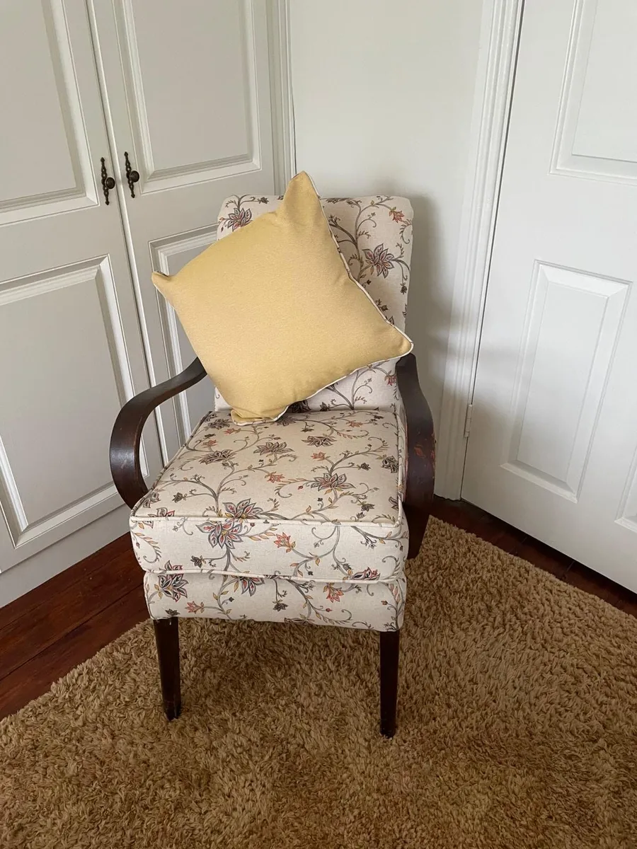 2 comfortable chairs - excellent condition - Image 1