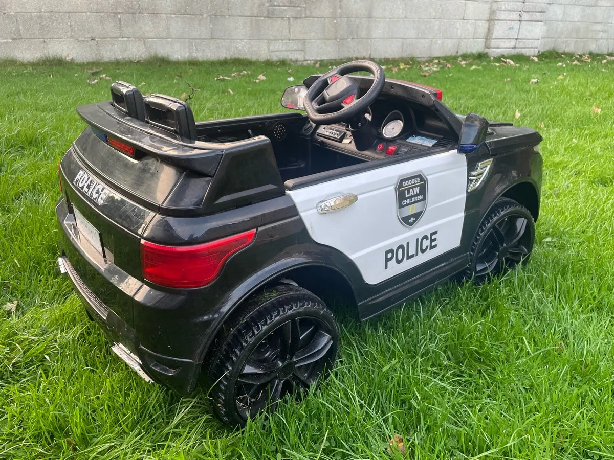Ride on toy police range rover car - Image 3