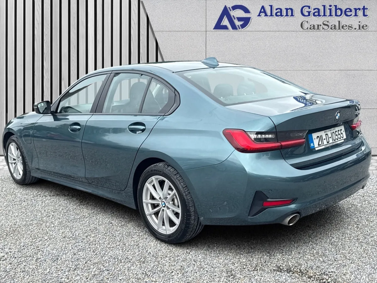 BMW 3-Series 2.0 Plug In Hybrid SE Auto €119 PW - Image 2