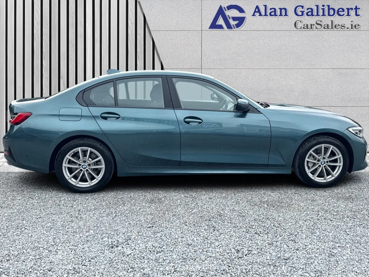 BMW 3-Series 2.0 Plug In Hybrid SE Auto €119 PW - Image 3