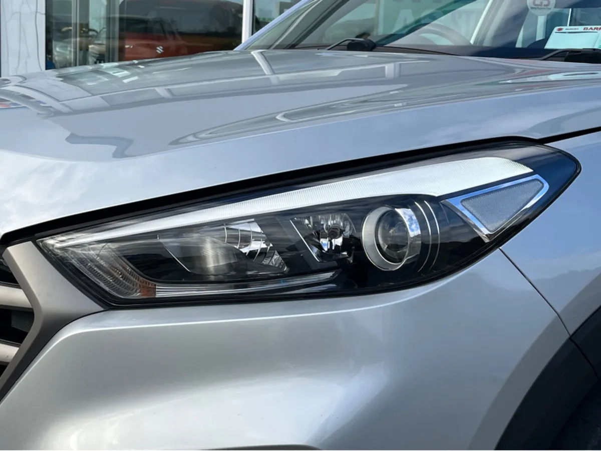 Hyundai Tucson 1.7 SE NAV BLD 116PS 5DR - Image 3