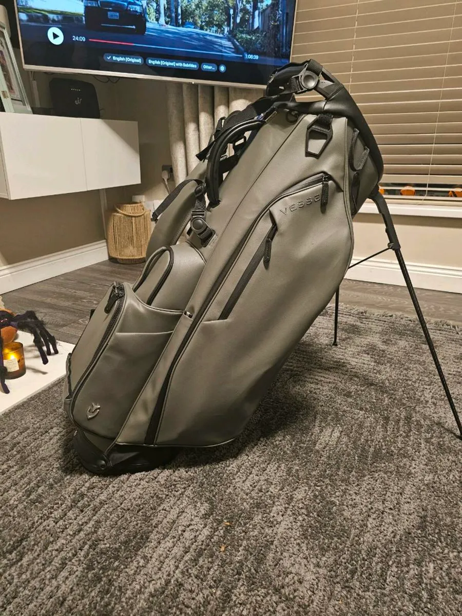 Like new vessel player pro iv stand bag - Image 1
