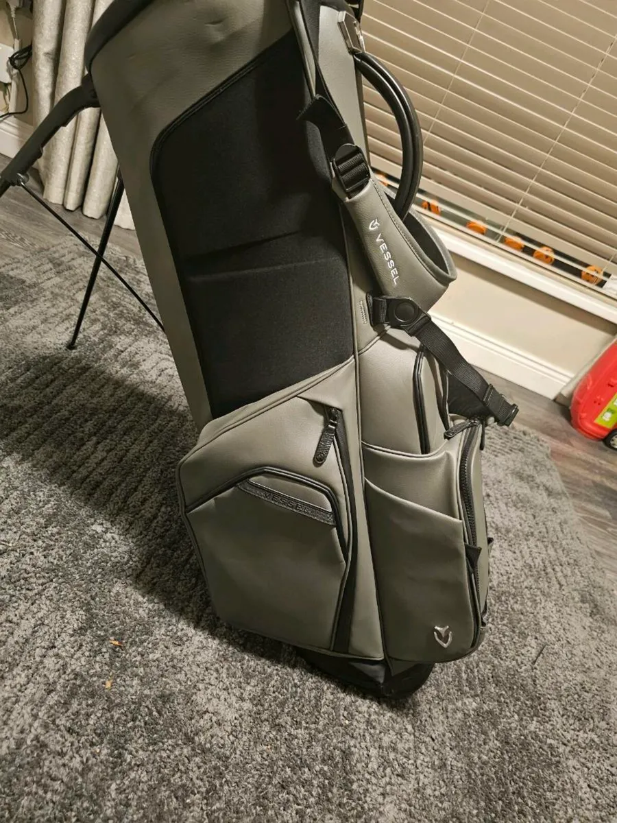Like new vessel player pro iv stand bag - Image 3