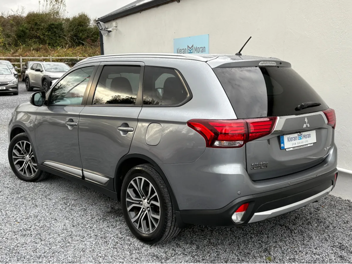 Mitsubishi Outlander 16MY 4WD 6 6MT 7S 4DR - Image 2