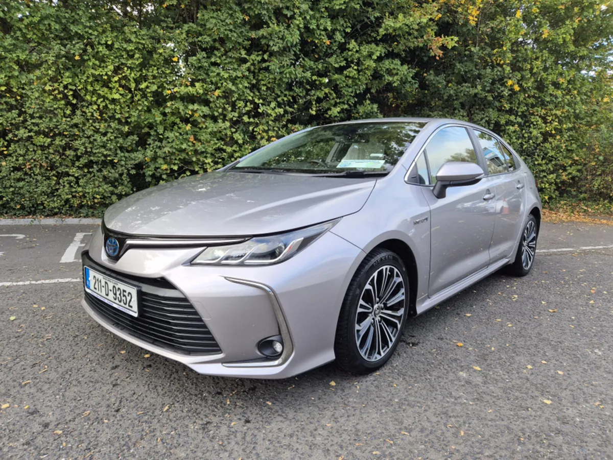 Toyota Corolla LUNA SPORT / 2021 / 1.8 PETROL HYBR - Image 1