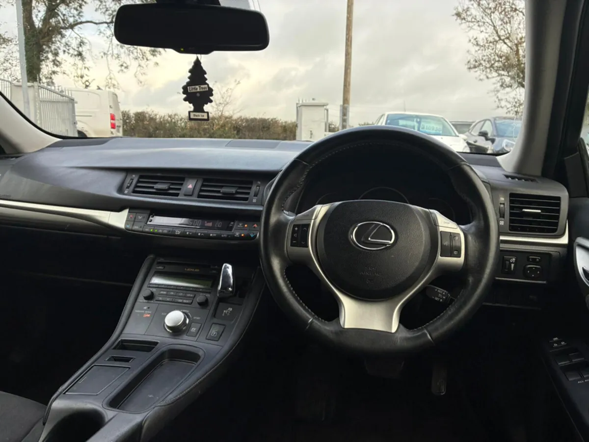 Lexus CT CT200 DYNAMICS AUTO - Image 2