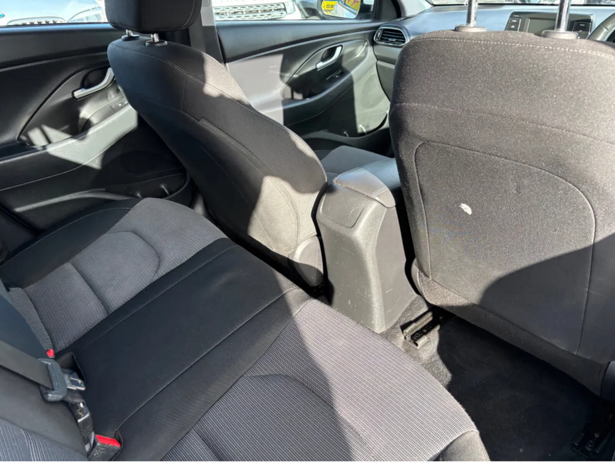 Hyundai i30 I 30 TOURER DELUXE 5DR - Image 2