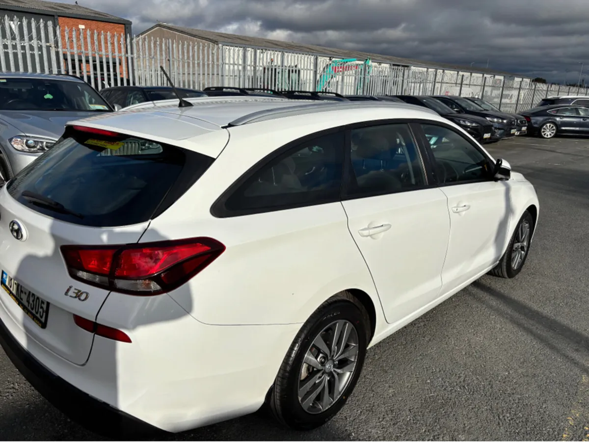 Hyundai i30 I 30 TOURER DELUXE 5DR - Image 3
