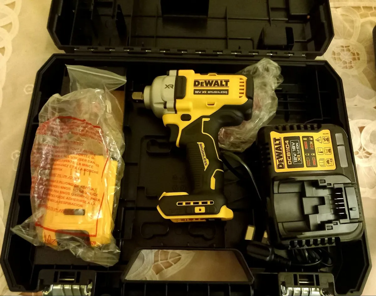 New dewalt 18V 1/2" impact wrench - Image 1