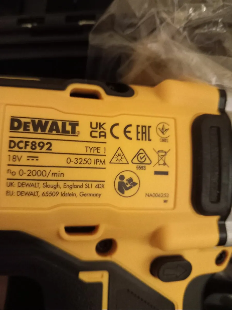 New dewalt 18V 1/2" impact wrench - Image 2