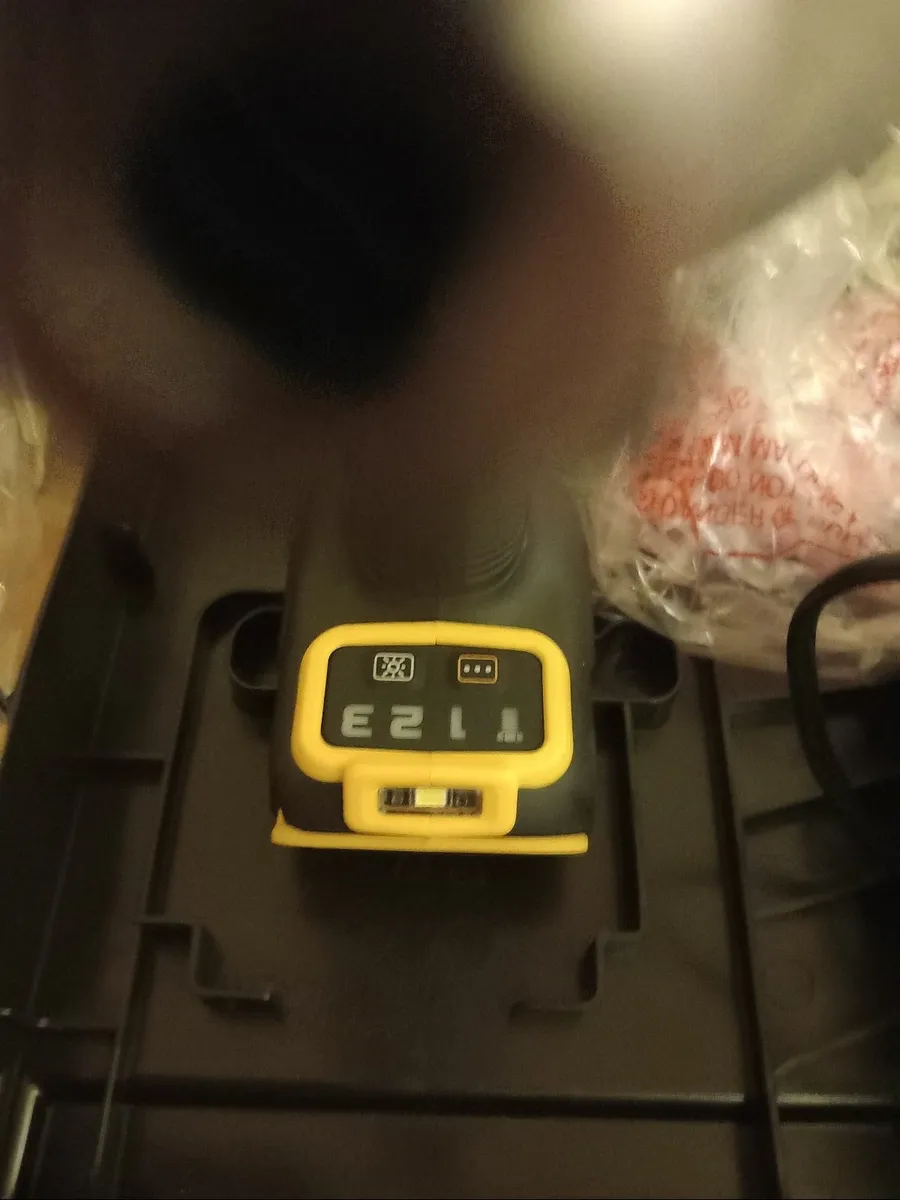 New dewalt 18V 1/2" impact wrench - Image 3