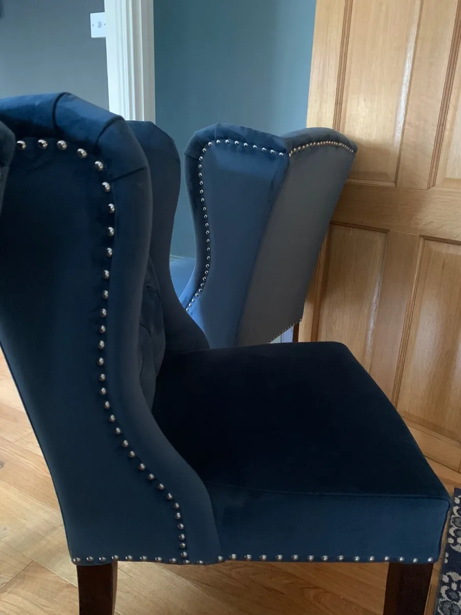 Chairs and table - Image 2