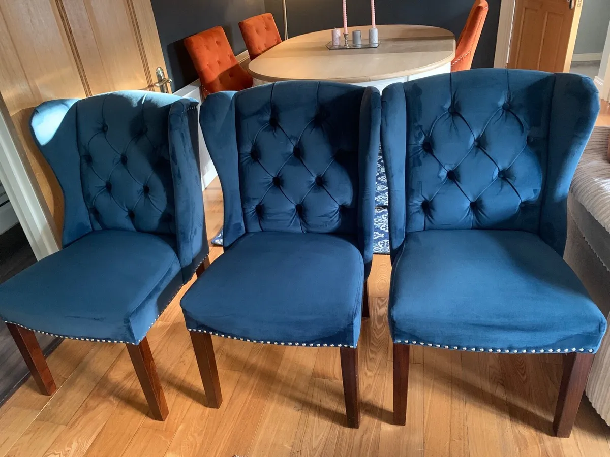 Chairs and table - Image 4