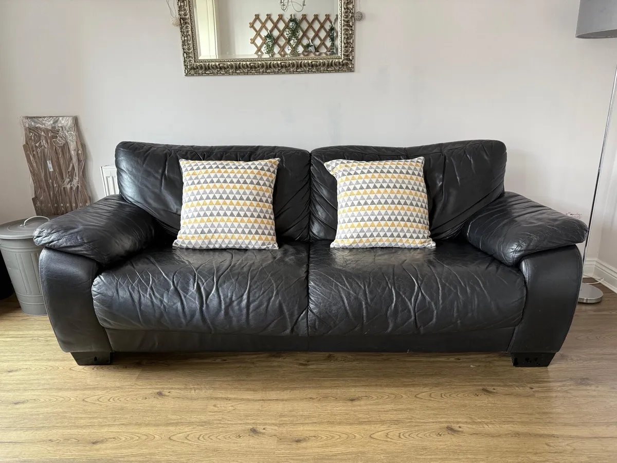 Black leather sofa, in very good condition - Image 1