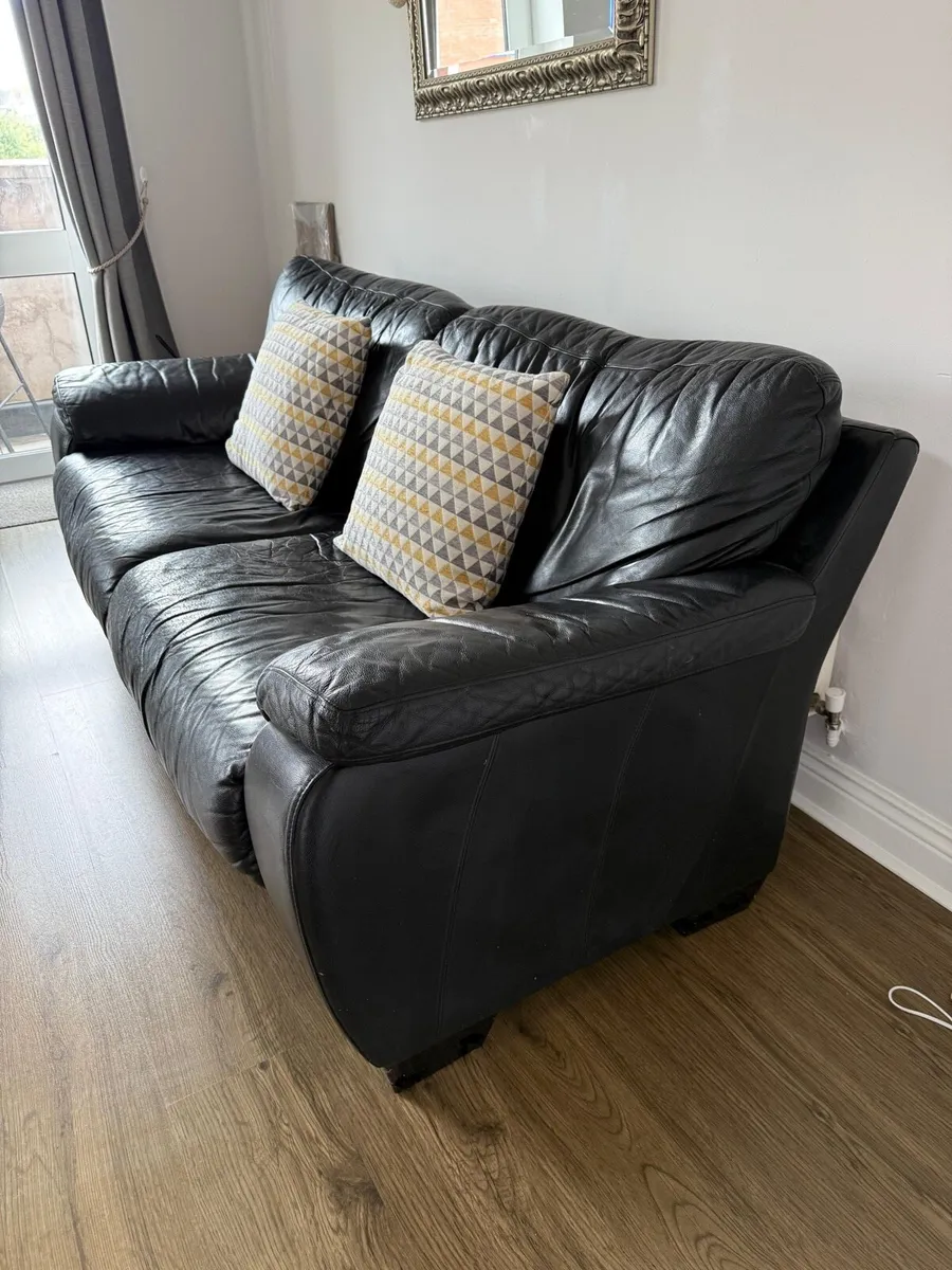 Black leather sofa, in very good condition - Image 2