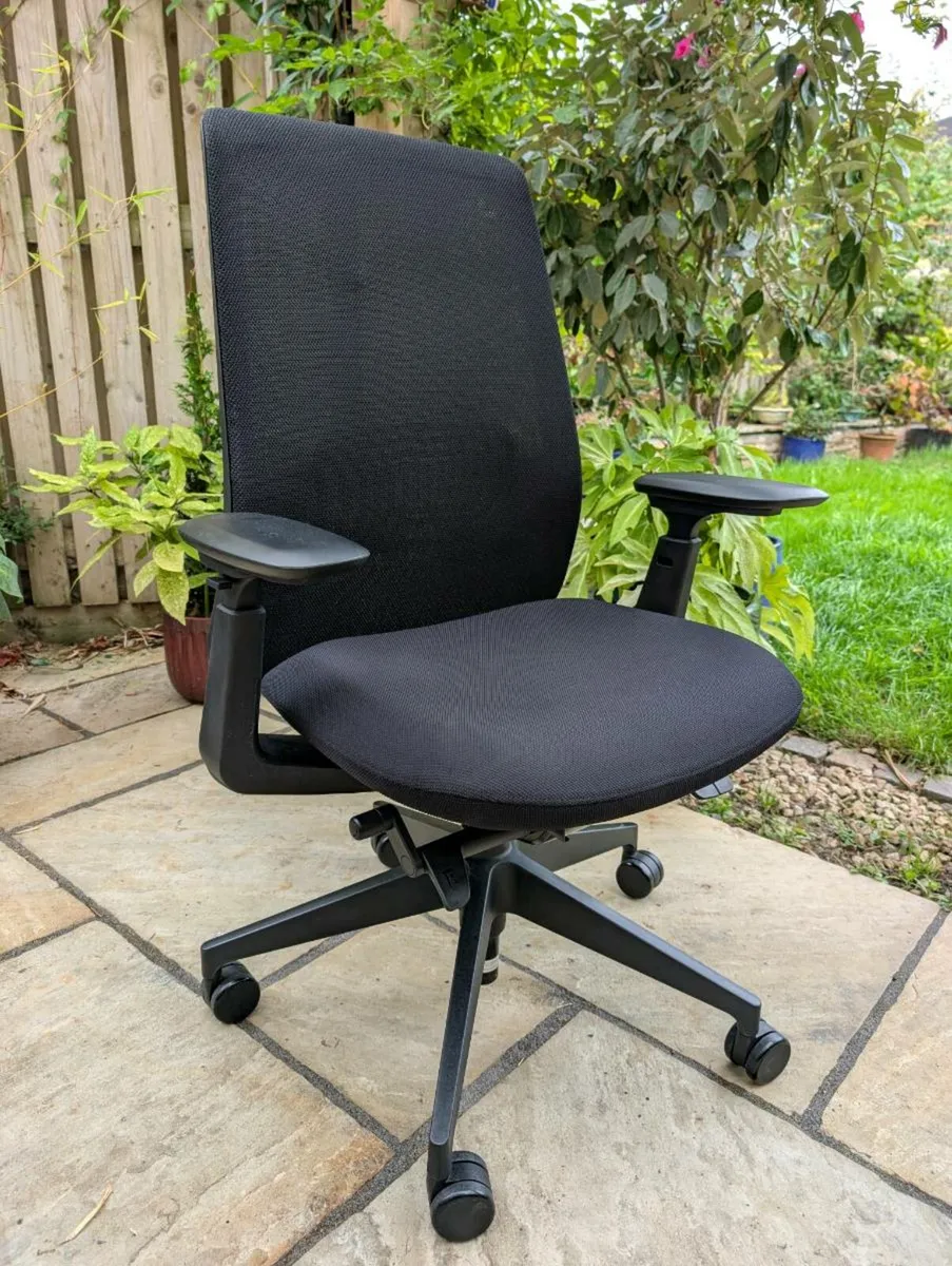 Ergonomic office chair - Image 4