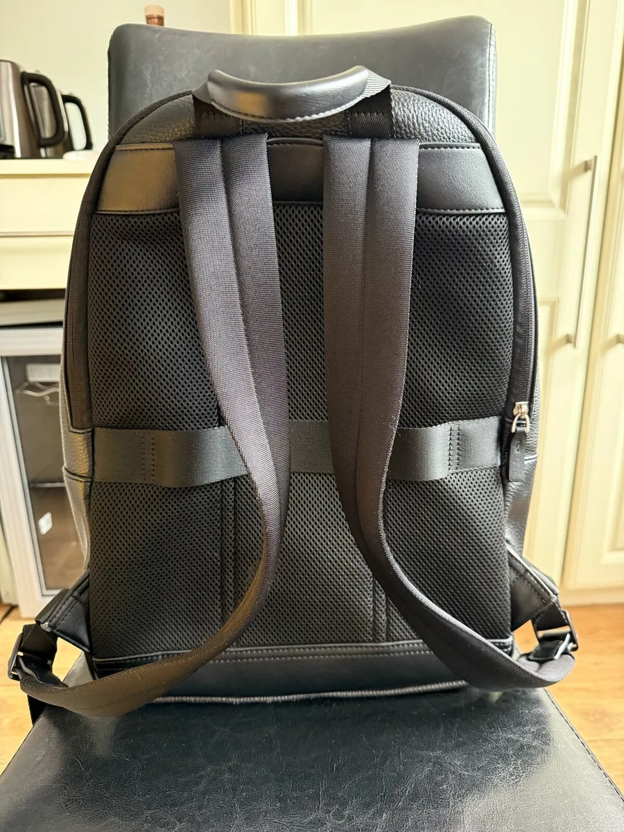 Tommy Hilfiger faux leather black backpack - Image 3