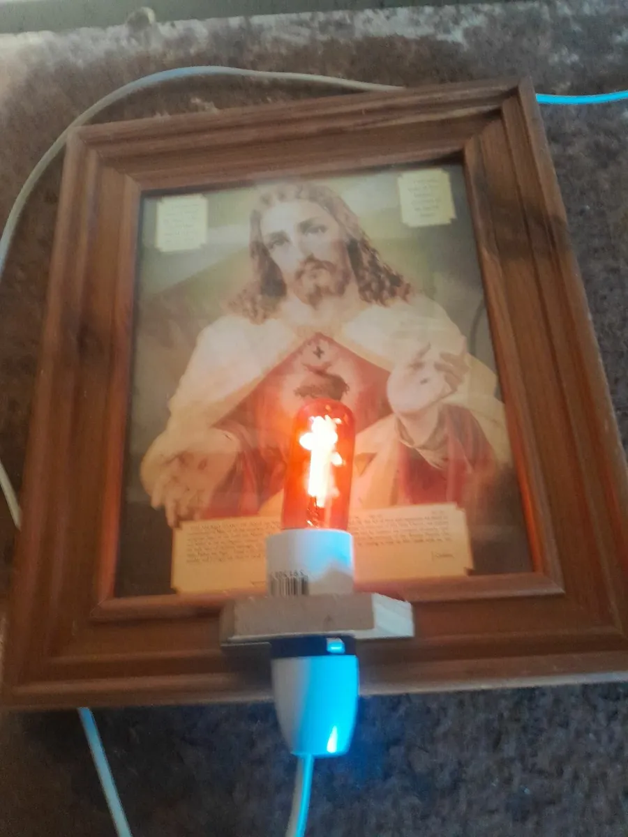 Vintage sacred heart wooden alter - Image 3