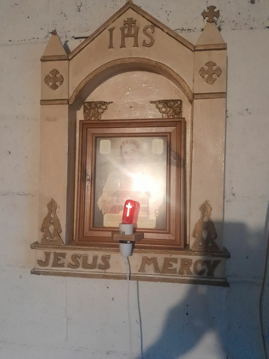 Vintage sacred heart wooden alter - Image 1