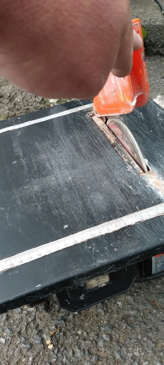 2 tile cutter electric plug in working perfect - Image 2