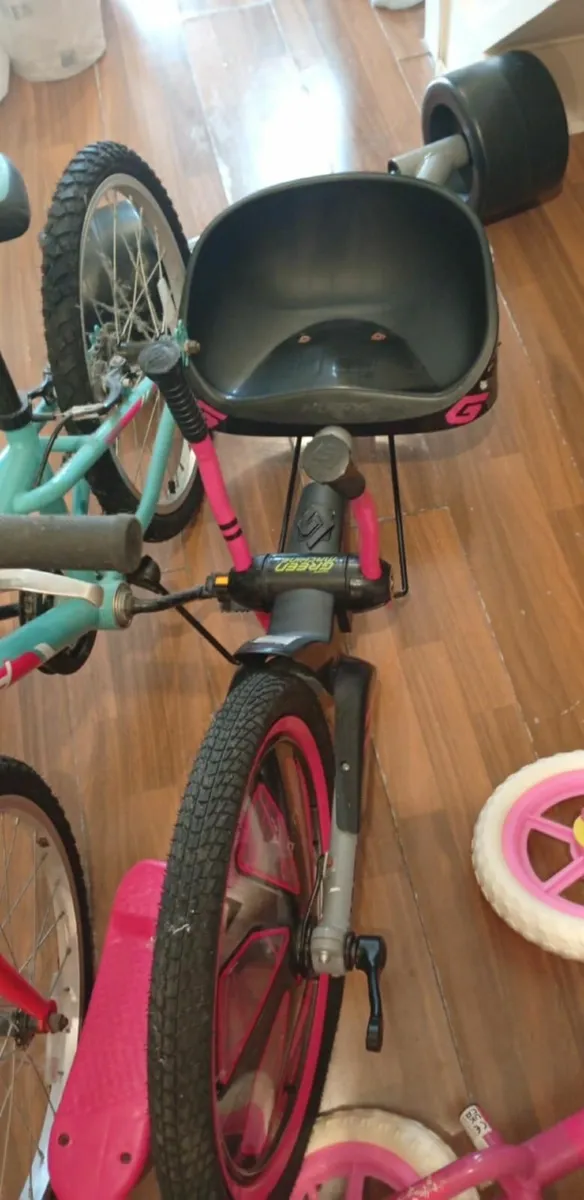 Bikes and scooters - Image 3