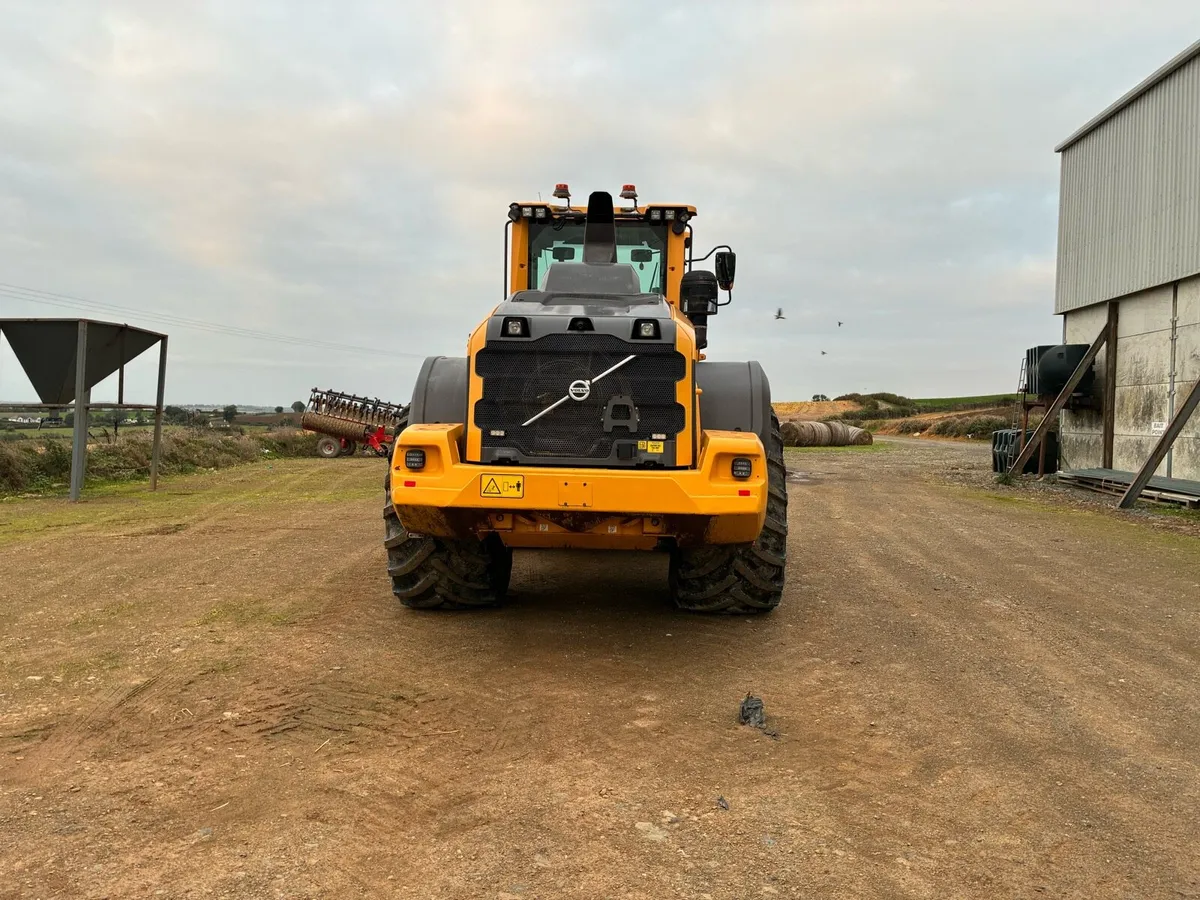 Volvo L110H loading shovel - Image 3