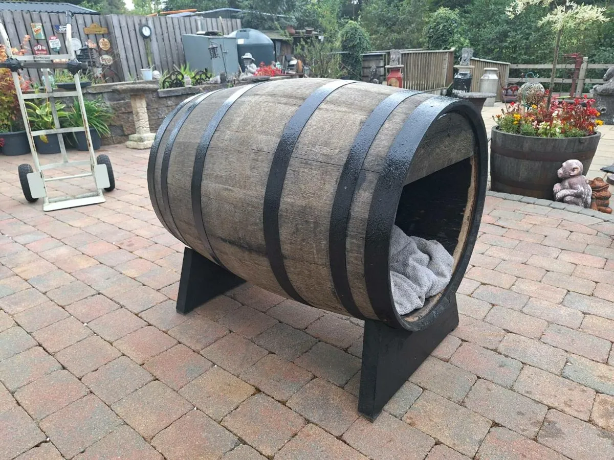 Oak barrel dog kennel - Image 1