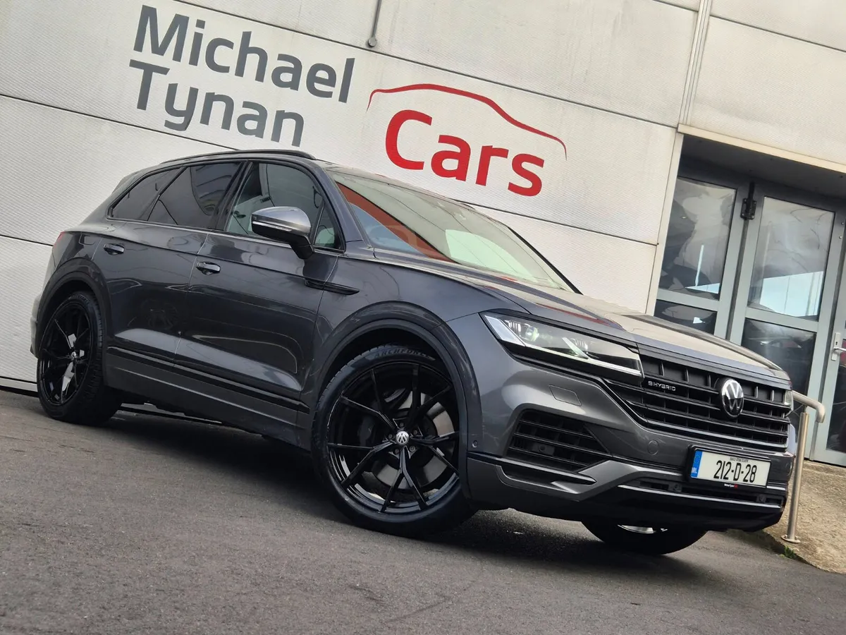 2021 VW Touareg 3.0 TFSI Black Edition Styling 22' - Image 2