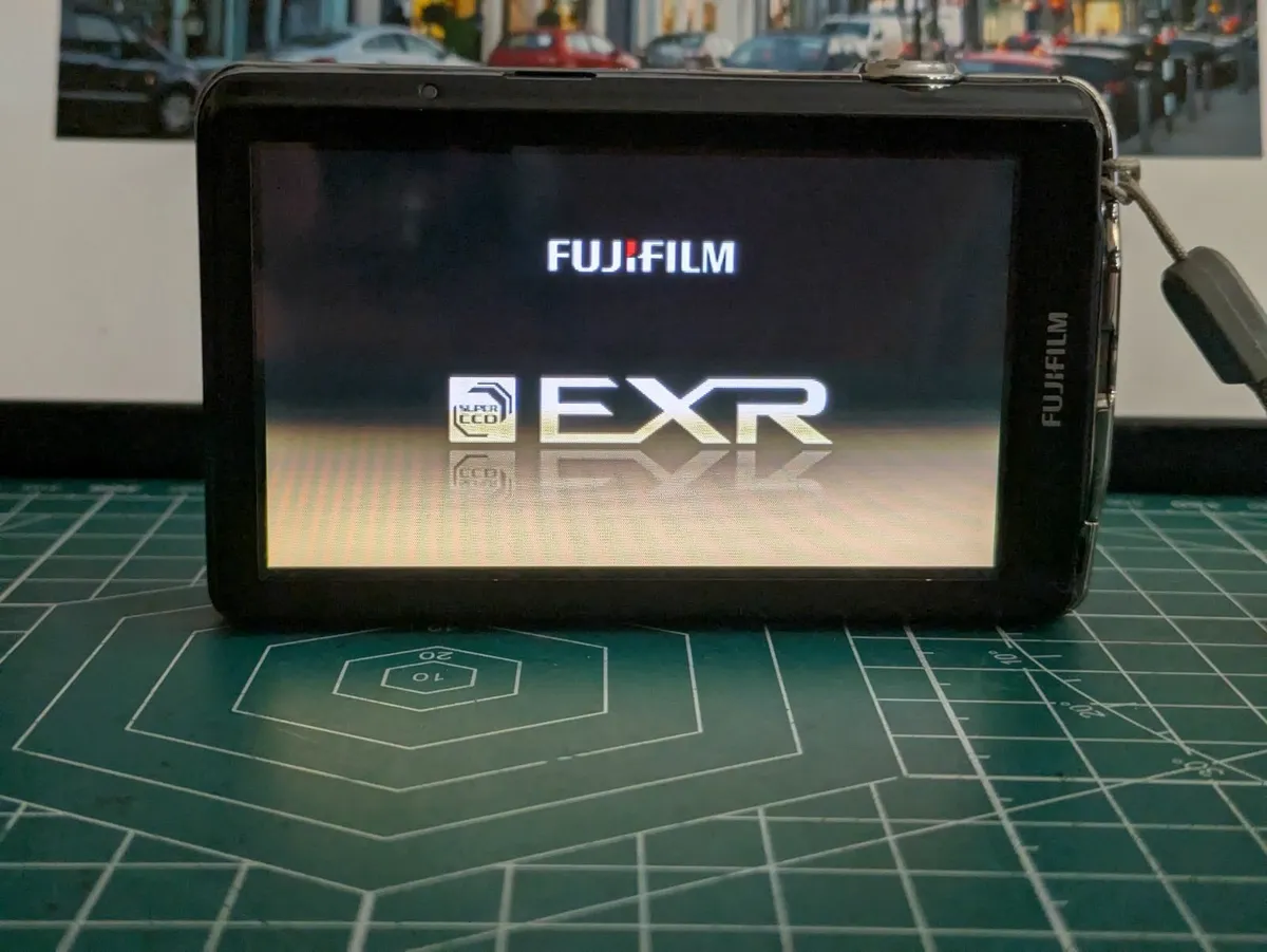 Fujifilm Z800 SuperCCD EXR digital compact camera - Image 3
