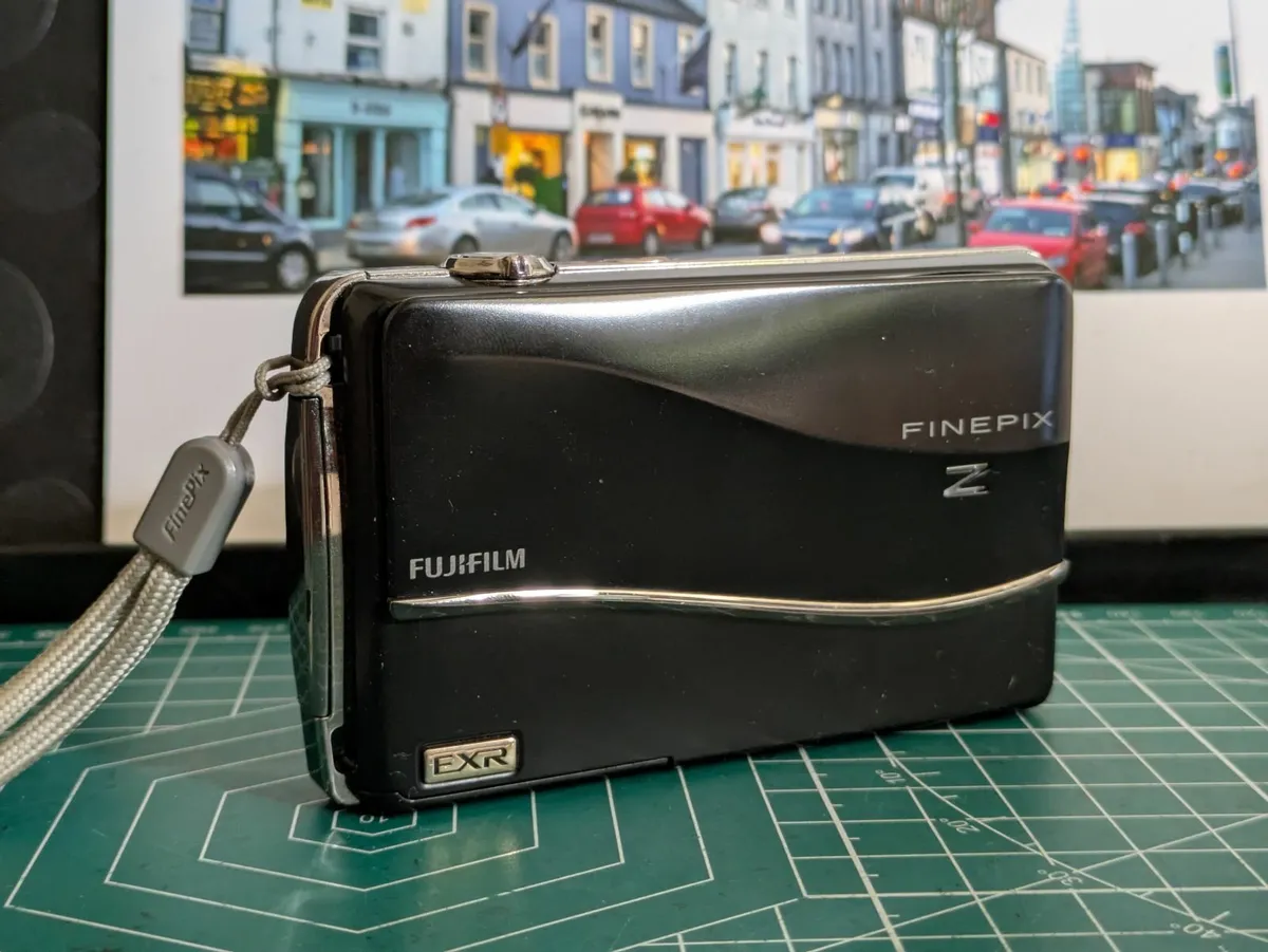 Fujifilm Z800 SuperCCD EXR digital compact camera - Image 4