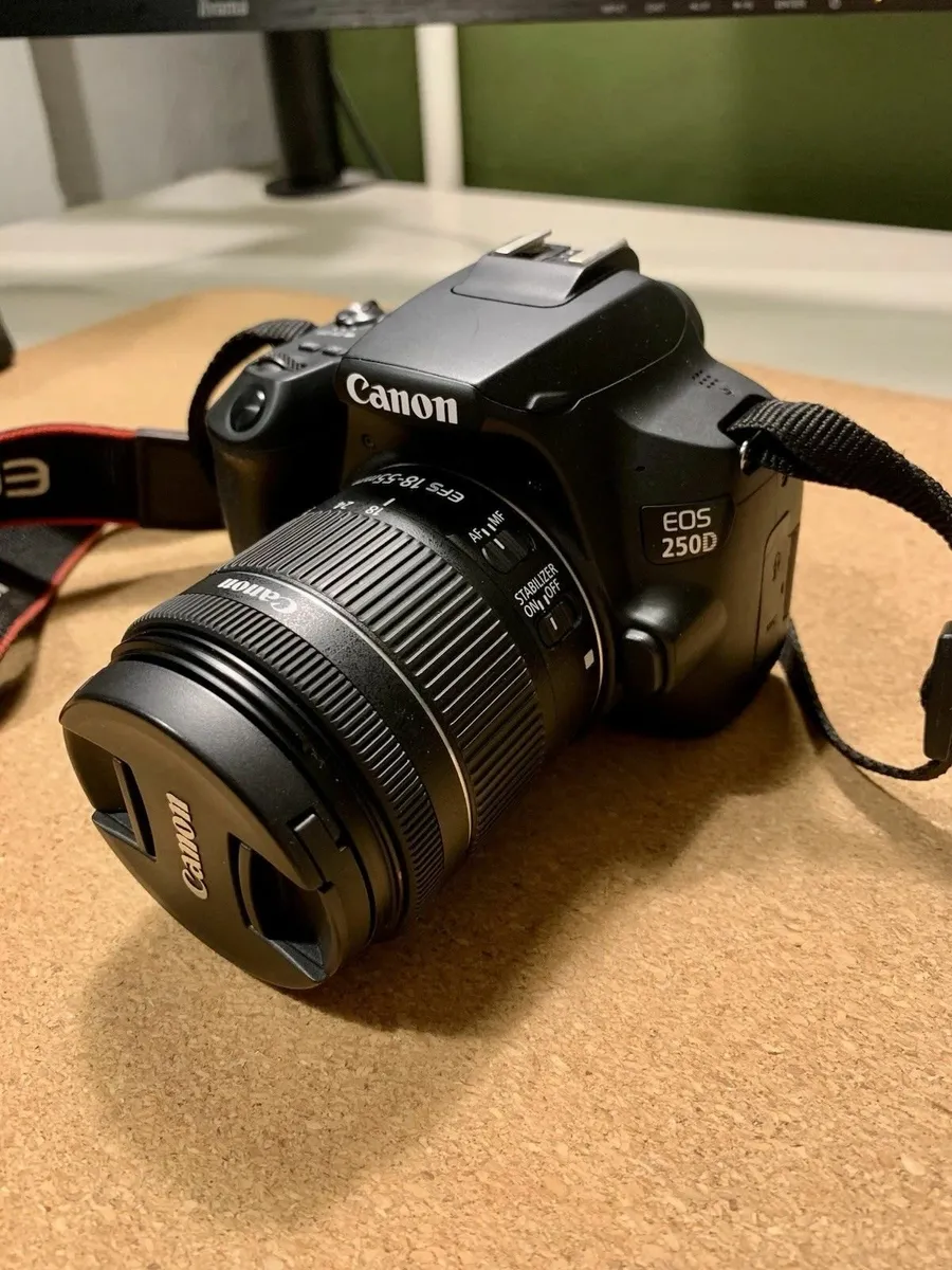 Canon EOS 250DCamera with Lens & Accessories - Image 4