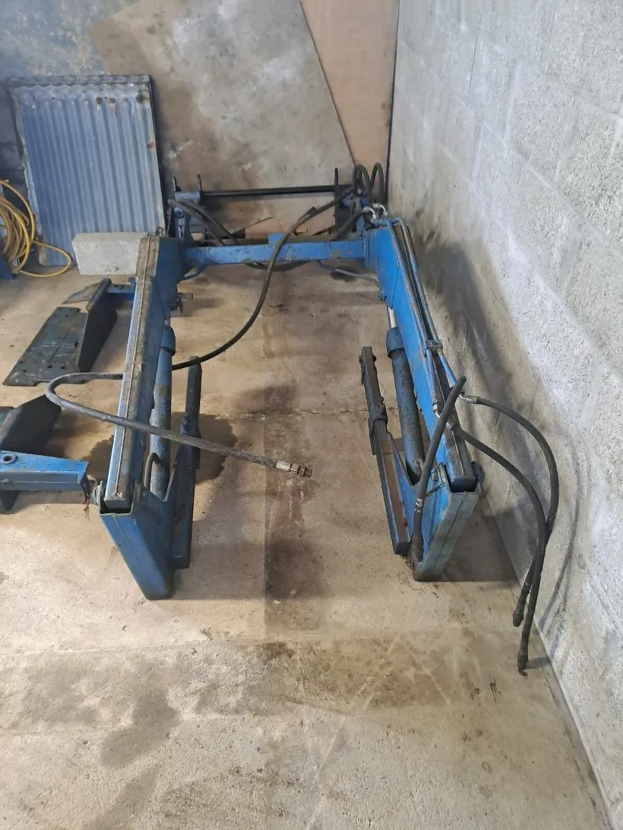 Tractor Front loader - Image 2