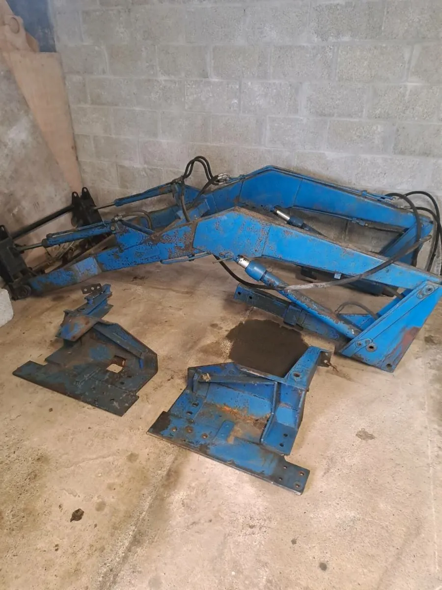 Tractor Front loader - Image 1