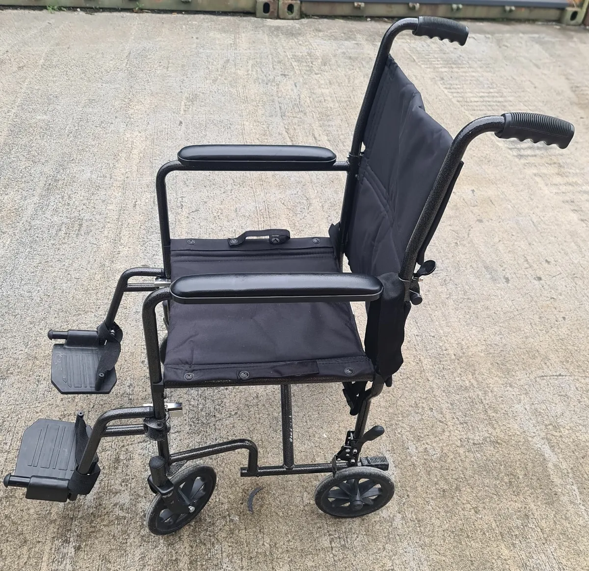 Drive Medical Lightweight Folding Wheelchair - Image 4