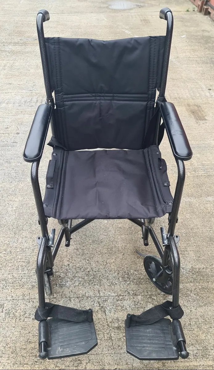 Drive Medical Lightweight Folding Wheelchair - Image 2